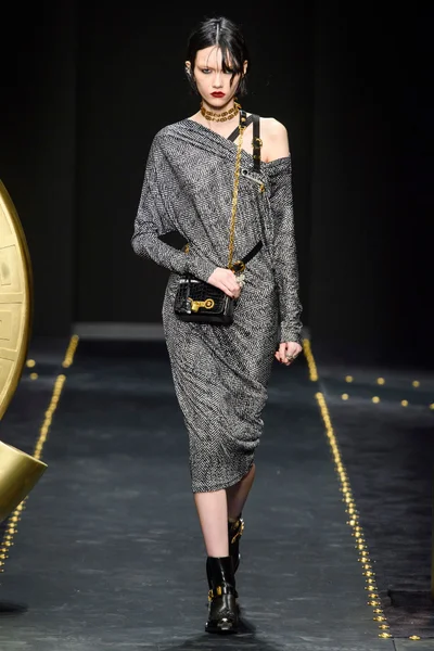 Look 15